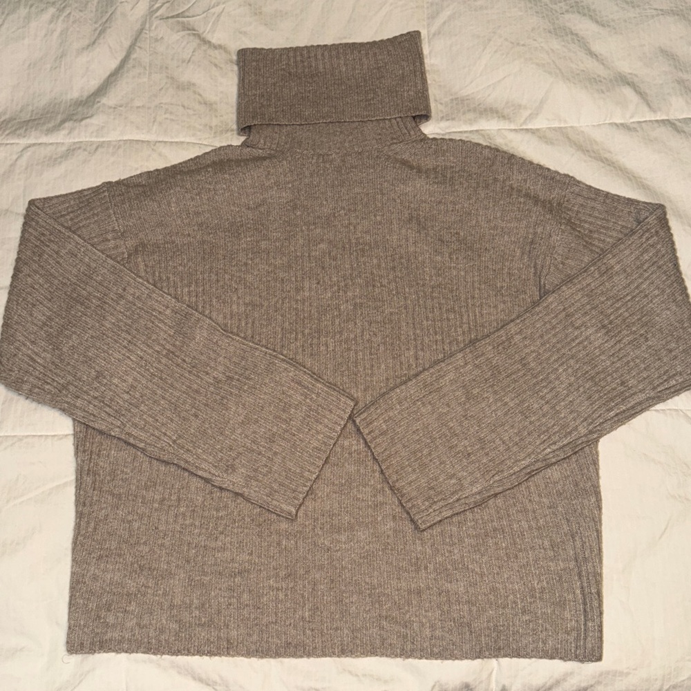 H&M Ribbed Turtleneck Sweater